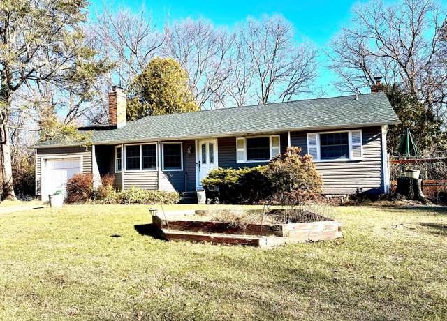Property at 49 Fulham Ln, Holbrook, NY 11741, 3 beds, 2 baths