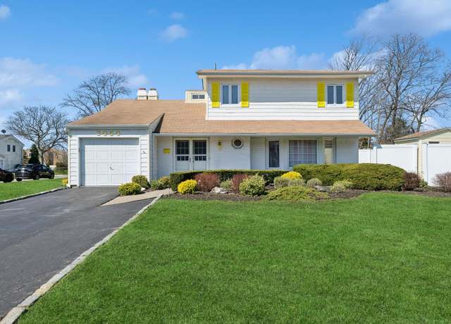 Property at 3050 Judith Dr, Bellmore, NY 11710, 3 beds, 2 baths