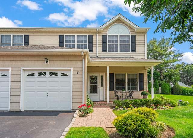 Property at 4 Chimay Ct, Huntington Station, NY 11746, 3 beds, 2.5 baths