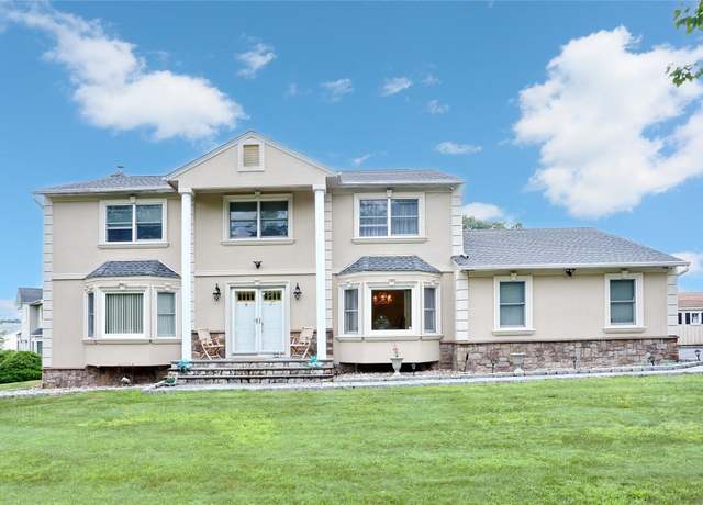 Property at 27 Ossman Dr, Pomona, NY 10970, 4 beds, 3 baths