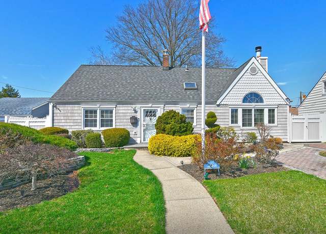 Property at 65 Meadow Ln, Levittown, NY 11756, 3 beds, 1 bath