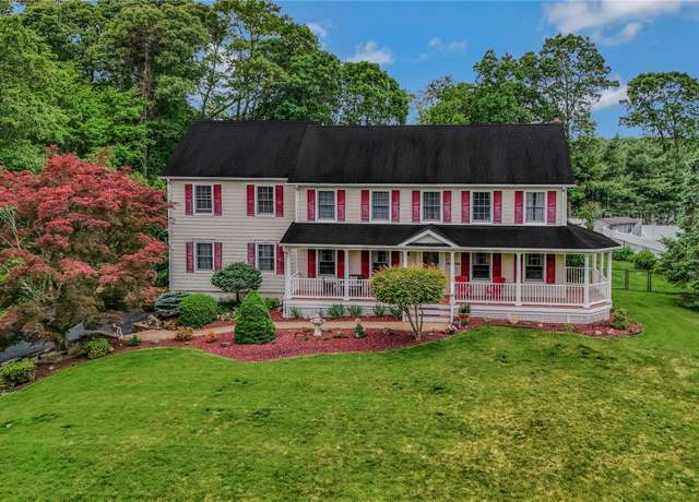 Property at 16 Abbey Ln, East Setauket, NY 11733, 6 beds, 4.5 baths