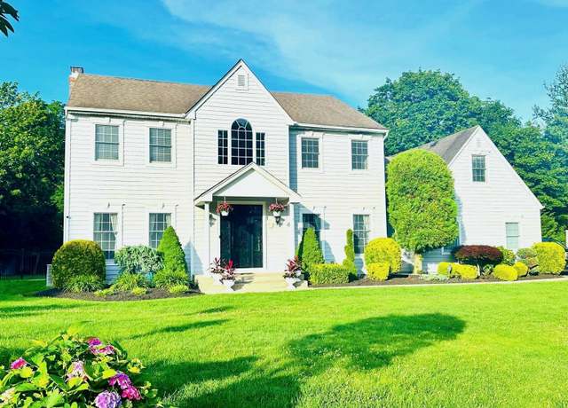 Property at 1 Ada Ln, East Setauket, NY 11733, 5 beds, 3.5 baths