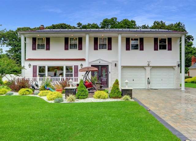 Property at 18 Win Pl, Lake Grove, NY 11755, 4 beds, 3.5 baths