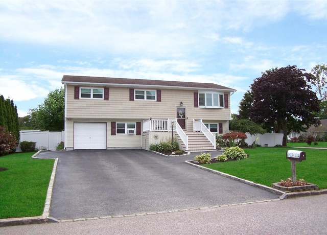 Property at 2 Derry St, East Patchogue, NY 11772, 4 beds, 3 baths