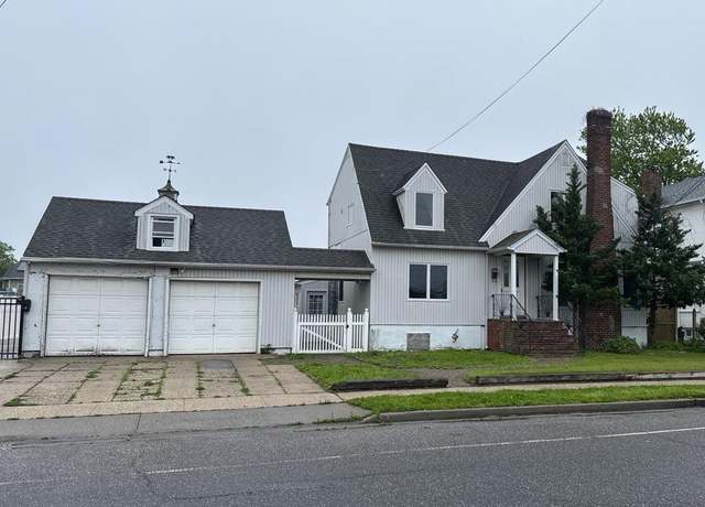Property at 127 Forest Ave, Massapequa, NY 11758, 4 beds, 2 baths