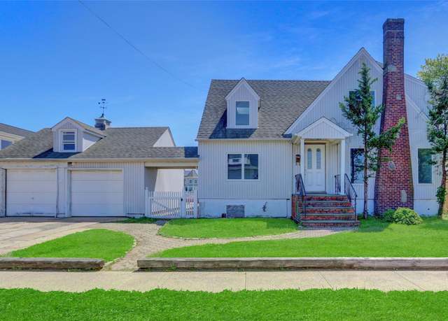 Property at 127 Forest Ave, Massapequa, NY 11758, 4 beds, 2 baths