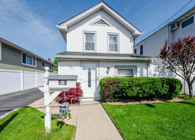 Property at 40 Roosevelt Ave, Inwood, NY 11096, 3 beds, 1.5 baths