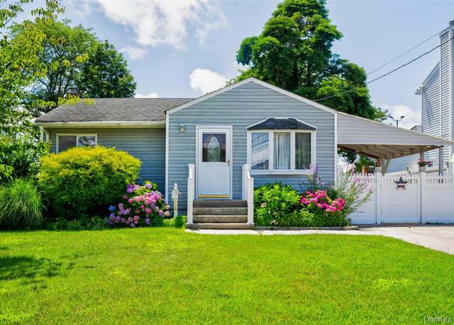 Property at 465 N Monroe Ave, Lindenhurst, NY 11757, 3 beds, 1 bath