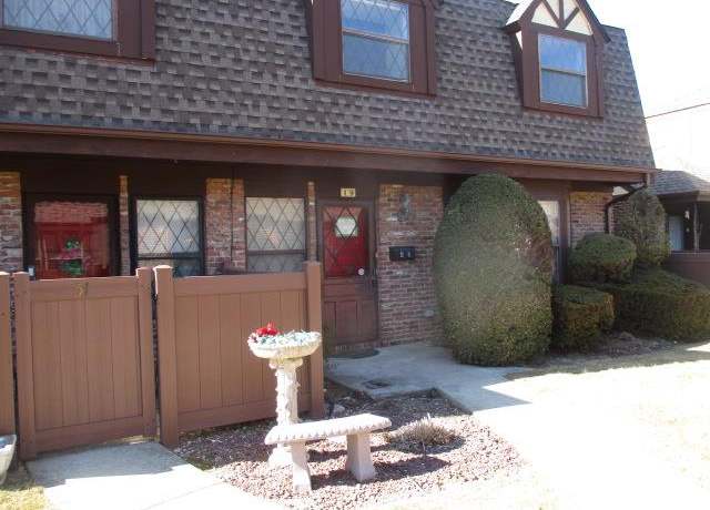 Property at 49 Summerfield Ct, Deer Park, NY 11729, 2 beds, 1.5 baths
