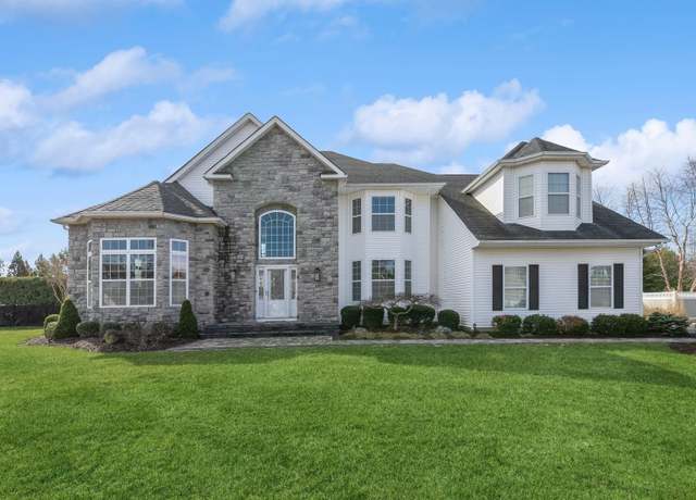Property at 4 Clayton Ct, Shoreham, NY 11786, 5 beds, 5 baths