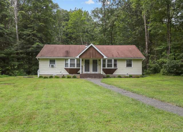 Property at 607-609 Towners Ct, Carmel, NY 10512, 4 beds, 2 baths
