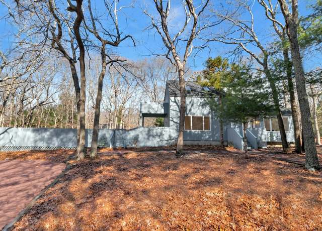 Property at 43 Montauk Ave, East Hampton, NY 11937, 3 beds, 2 baths