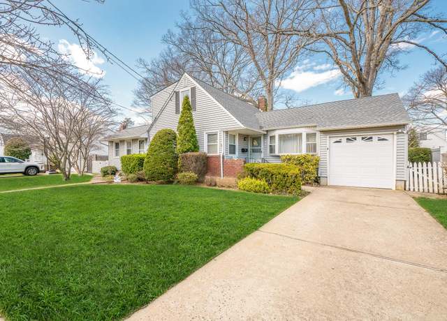 Property at 97 Rhode Island Ave, Massapequa, NY 11758, 4 beds, 1 bath