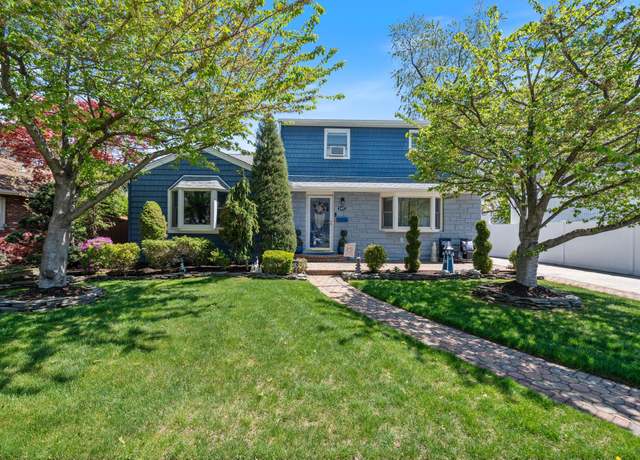 Property at 197 Doris Ave, Franklin Square, NY 11010, 5 beds, 3.5 baths