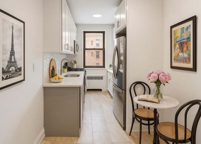 Property at 2 Townhouse Pl Unit 2K, Great Neck, NY 11021, 2 beds, 1 bath
