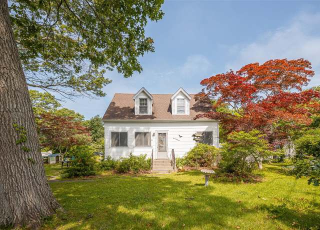 Property at 353 W Elm Rd, Mastic Beach, NY 11951, 3 beds, 2.5 baths