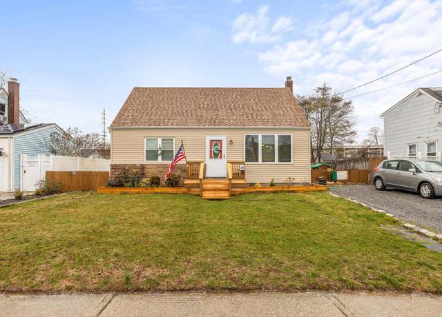Property at 26 Lombardi Pl, Amityville, NY 11701, 4 beds, 2 baths