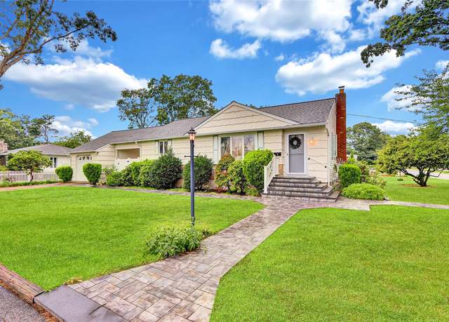 Property at 1 Warwick St, Dix Hills, NY 11729, 3 beds, 1 bath