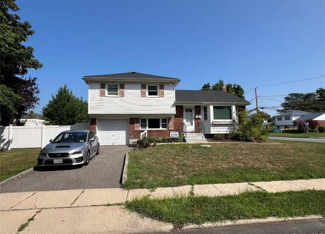 Property at 49 Catalpa St, North Babylon, NY 11703, 4 beds, 1.5 baths