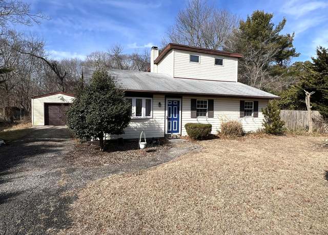 Property at 72 Wards Ln, Bellport, NY 11713, 3 beds, 1 bath