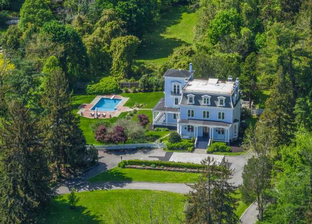 Property at 381 W Neck Rd, Lloyd Harbor, NY 11743, 6 beds, 4.5 baths