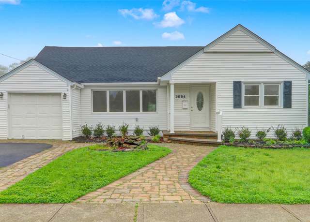 Property at 3694 Maxwell Dr, Wantagh, NY 11793, 4 beds, 2 baths