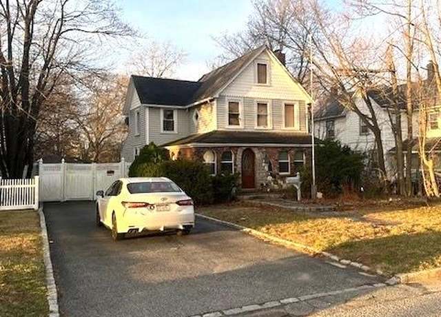 Property at 30 Arnold Ave, West Babylon, NY 11704, 3 beds, 2 baths