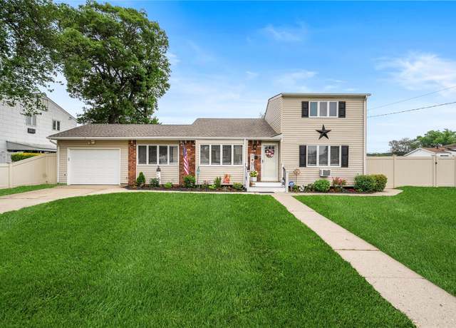 Property at 337 W 17th St, Deer Park, NY 11729, 4 beds, 1.5 baths