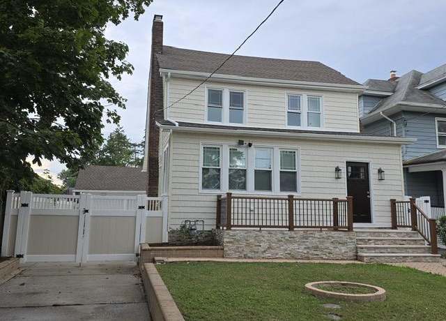 Property at 55 Southside Ave, Freeport, NY 11520, 3 beds, 3 baths