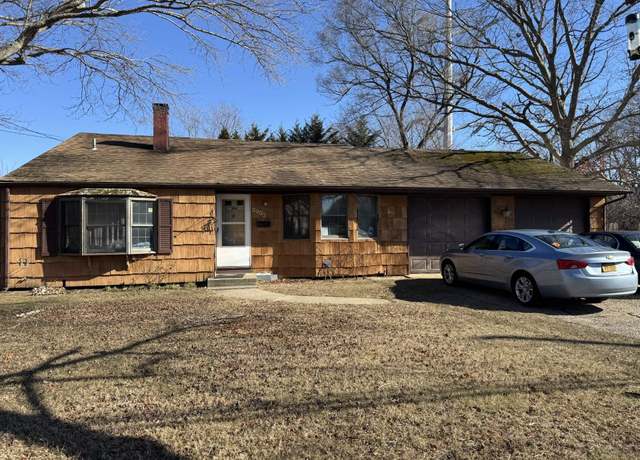 Property at 2903 Maine Ave, Medford, NY 11763, 5 beds, 3.5 baths