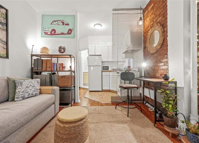 Property at 204 W 10th St #7, New York (manhattan), NY 10014, 1 bed, 1 bath
