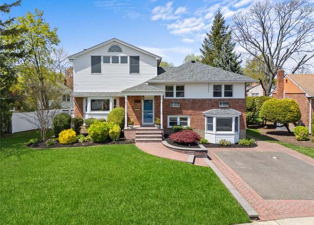 Property at 2555 Iris Ln, North Bellmore, NY 11710, 5 beds, 4 baths