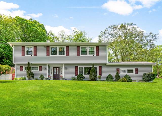 Property at 141 Ravencrest Rd, Yorktown Heights, NY 10598, 3 beds, 2 baths