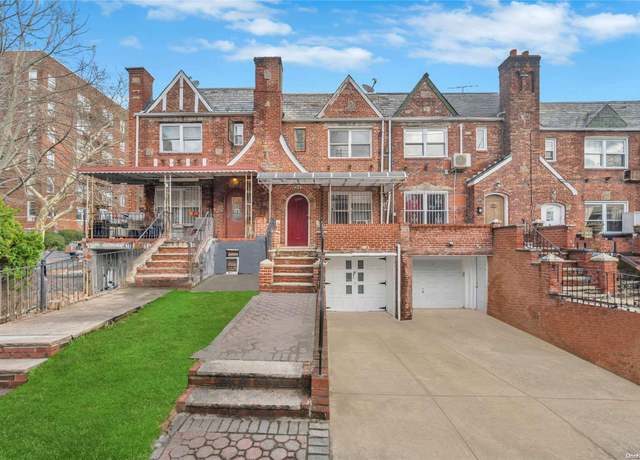 Property at 67-03 Burns St #3, Forest Hills, NY 11375, 3 beds, 3 baths