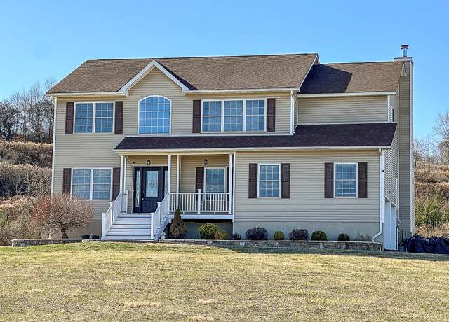 Property at 6 Wellington Pl, Highland, NY 12528, 4 beds, 2.5 baths