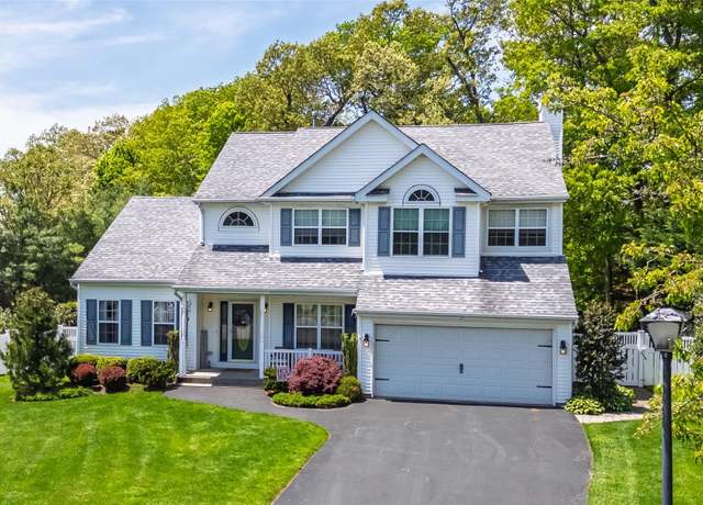 Property at 21 Coventry Ln, Smithtown, NY 11787, 4 beds, 2.5 baths