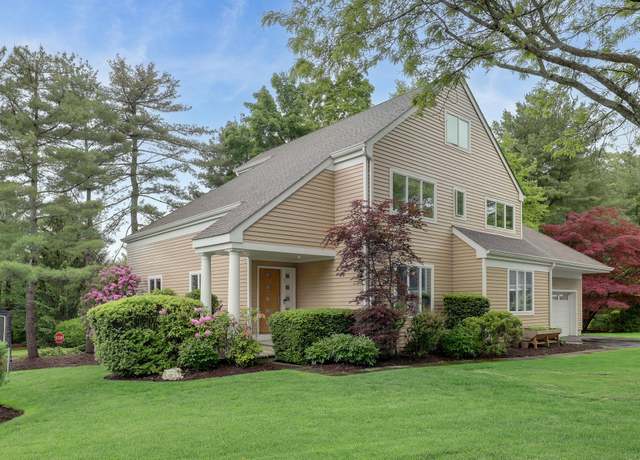 Property at 1 Berkley Ct, Briarcliff Manor, NY 10510, 3 beds, 3.5 baths