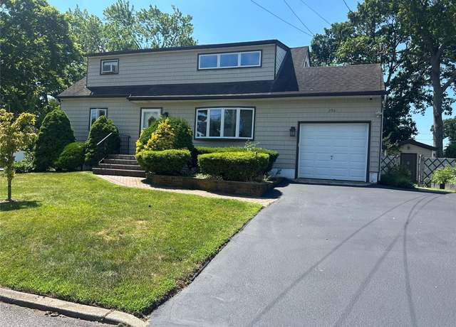 Property at 356 Montgomery Ave, West Babylon, NY 11704, 3 beds, 3 baths