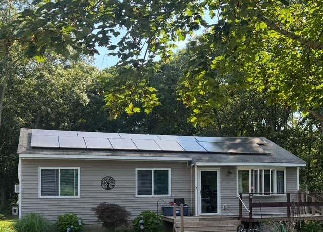 Property at 323 Doctors Path, Riverhead, NY 11901, 3 beds, 1 bath