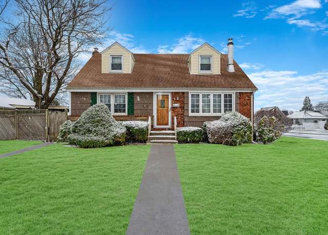 Property at 331 Doris Ave, Franklin Square, NY 11010, 4 beds, 2 baths