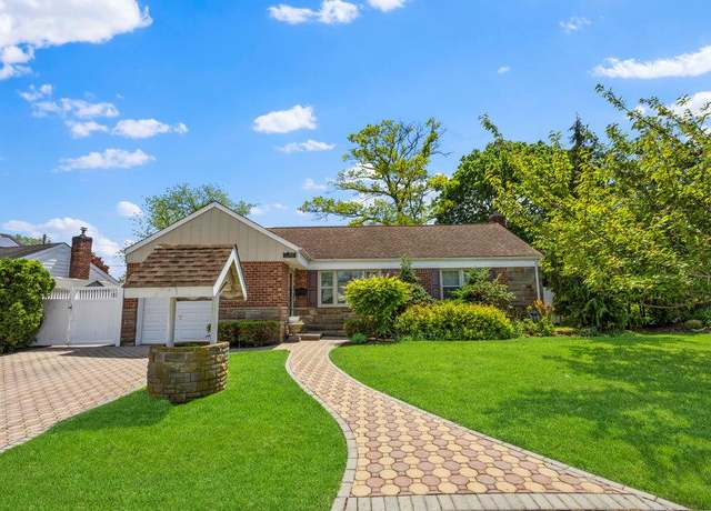 Property at 1037 Chestnut St, North Valley Stream, NY 11580, 3 beds, 1.5 baths