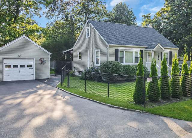 Property at 172 Cranberry Dr, Mastic Beach, NY 11951, 3 beds, 1 bath
