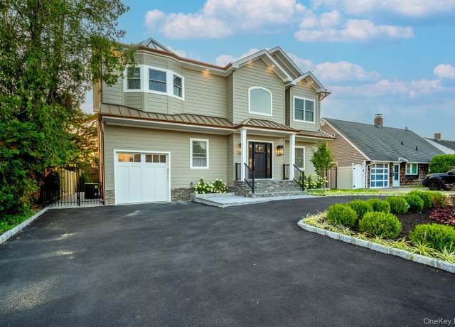 Property at 60 Ramble Ln, Levittown, NY 11756, 5 beds, 3.5 baths