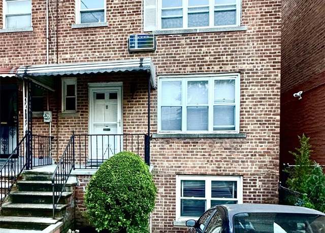 Property at 1124 E 213th St, Bronx, NY 10469, 3 beds, 2.5 baths