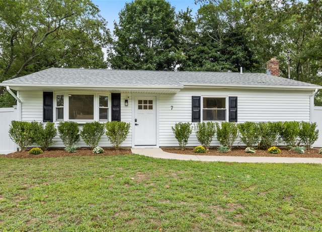 Property at 7 Artist Dr, Middle Island, NY 11953, 3 beds, 1 bath