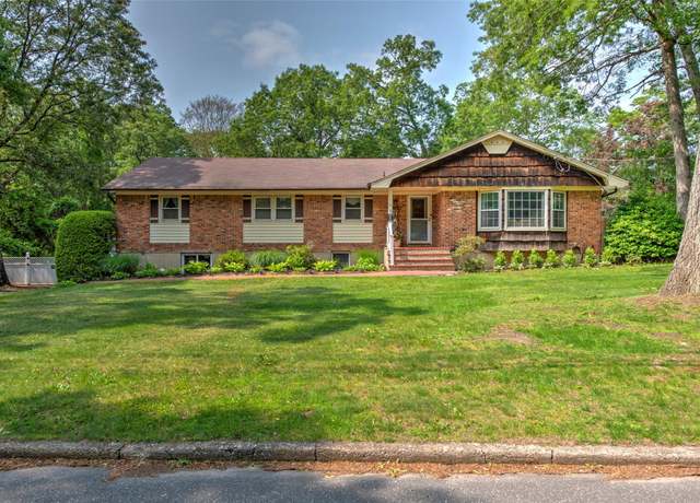 Property at 39 Cornwallis Rd, East Setauket, NY 11733, 4 beds, 2 baths