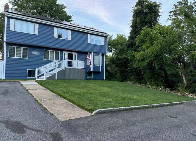 Property at 195 Kensington Ct, Copiague, NY 11726, 5 beds, 4 baths