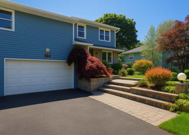 Property at 194 Birchwood Park Dr, Jericho, NY 11753, 6 beds, 4 baths