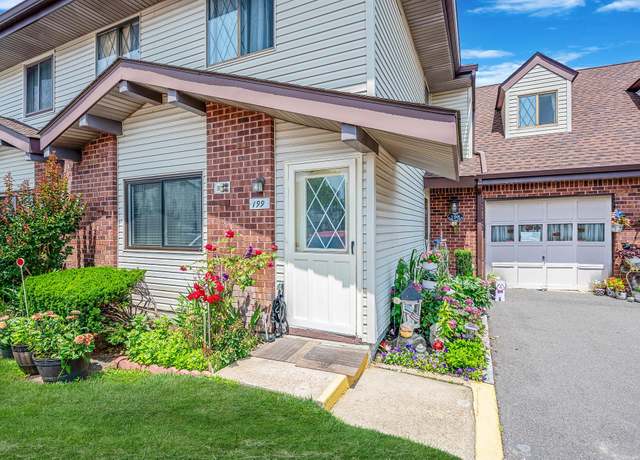Property at 199 Cambridge Dr E, Copiague, NY 11726, 2 beds, 1.5 baths